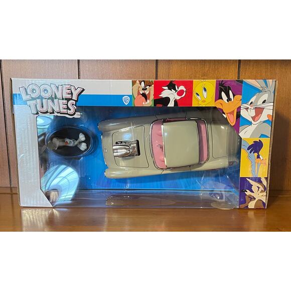 New in Box Bugs Bunny Looney Tunes Figurine and Die-cast 1957 Corvette - Picture 3 of 3